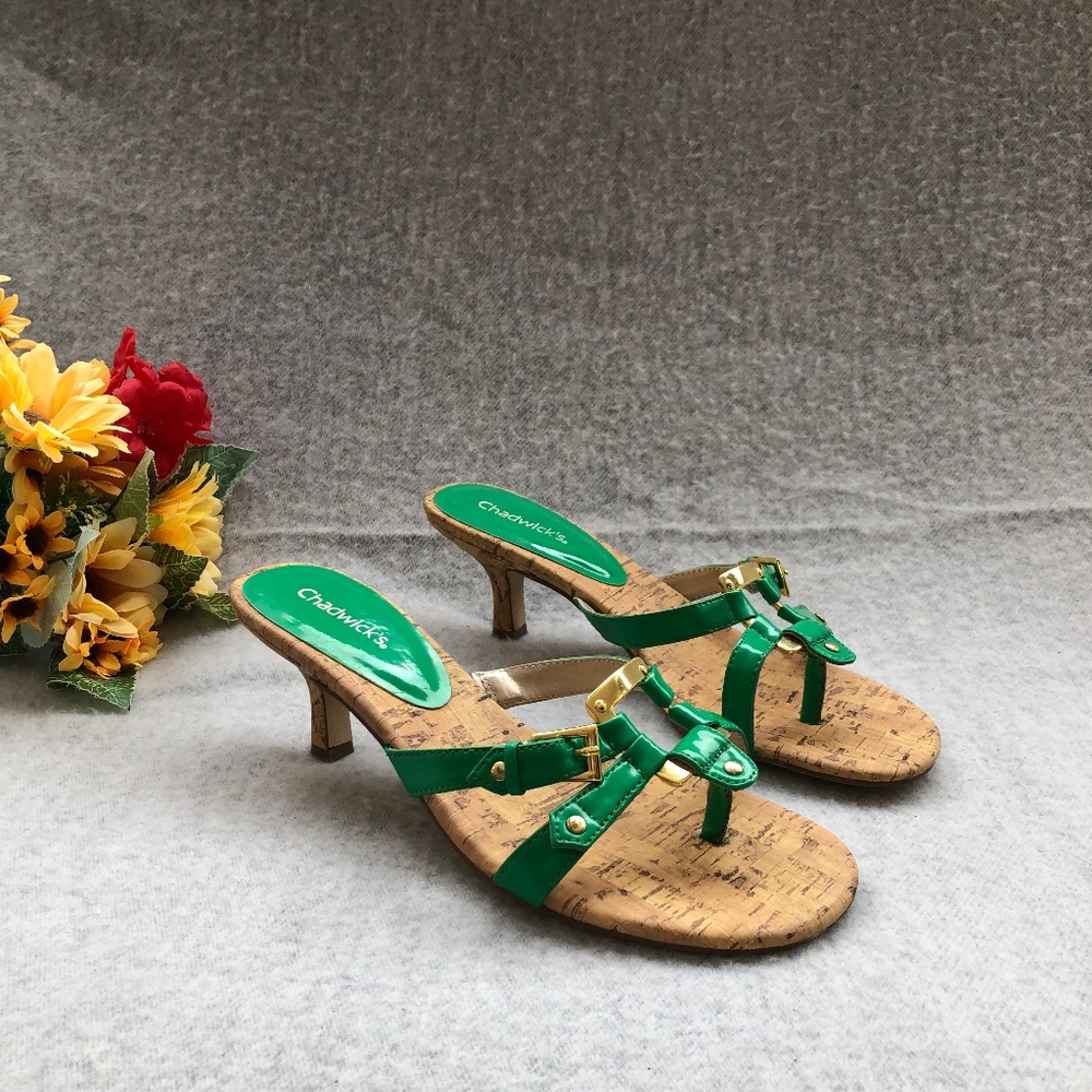 NWOT - Kelly Green Heeled Thong-Style Slides with Gold Hardware
